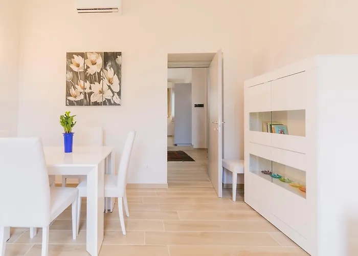 Isola Apartment *