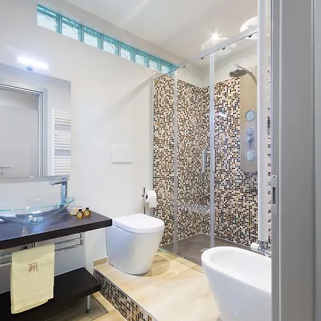 Isola Apartment *